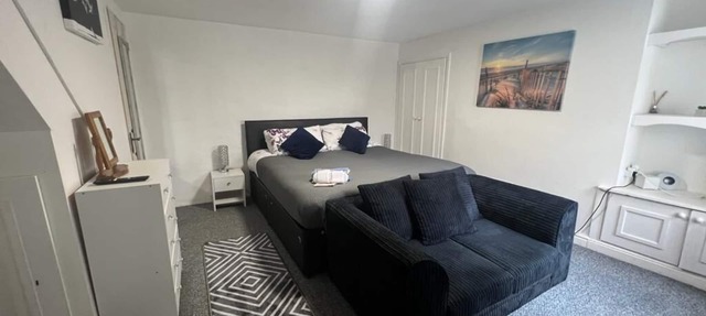 Studio property for contractor in Chorley