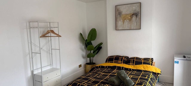 Studio Sleeps 2 with Air Conditioning