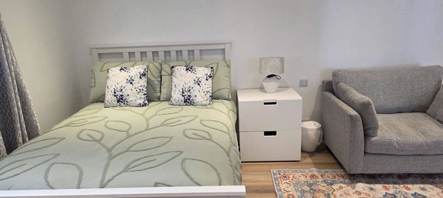 Studio Sleeps 2 with Free Parking and Garden