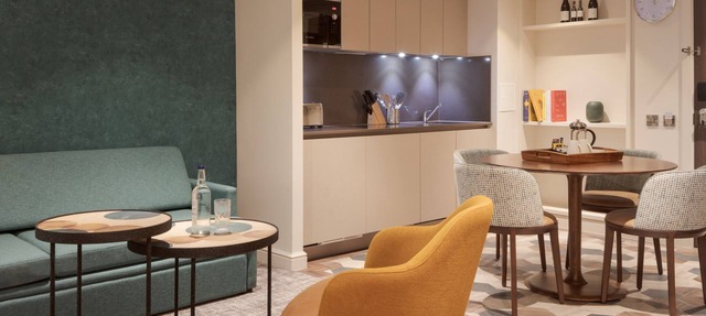 Studio Suite Close to London Heathrow | Business Centre On-Site + Free Wi-Fi