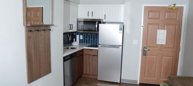 Studio Suite w/Full Kitchen | Near Airport + Pool