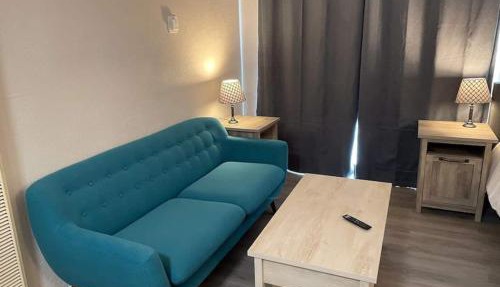 Studio w Balcony - Near Nob Hill and Hospitals