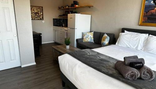 Studio wBalcony - Near Nob Hill, UNM & downtown
