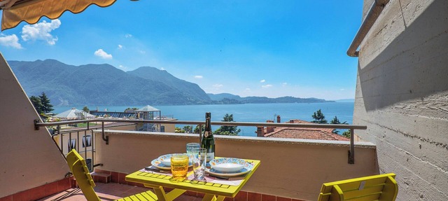 Studio with sunny balcony in a residence with pool