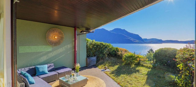 Studio with terrace and garden in a residence with pool