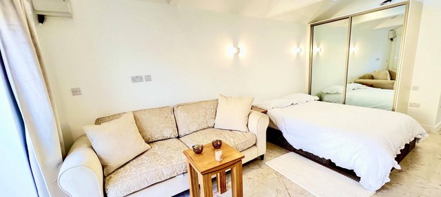 Stunning 1-bed Studio in Greenford