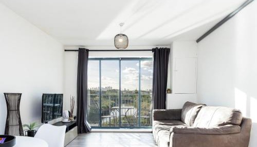 Stunning 2 Bed Flat With City Views