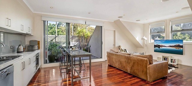 Stunning 2-Bed Unit with BBQ Patio near Dining