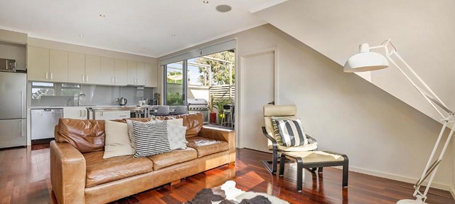 Stunning 2-Bed Unit with BBQ Patio near Dining