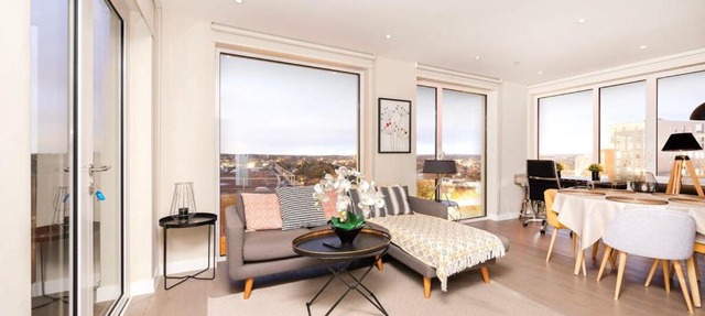 Stunning 2BR Apt Bromley Views Terrace