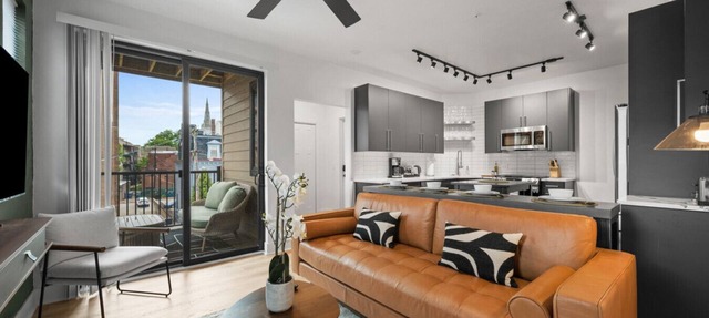 Stunning 3BR suite| 2 private decks| A+ Location!