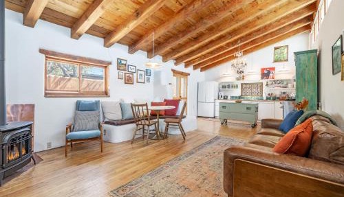 Stunning Artful Adobe - Super Walkable Location - Cozy and Comfortable