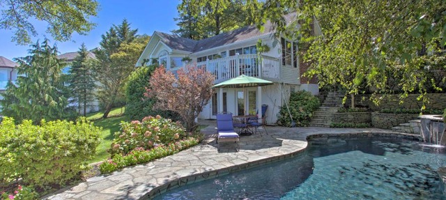Stunning Bayfront Sandy Hook Retreat Views and Yard