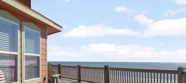 Stunning Beachfront 3 Bedroom Home, CoralMoonBeach