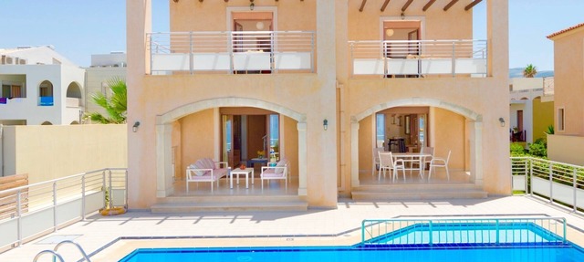 Stunning beachfront villa with 6 bedrooms, private pool and beautiful interiors