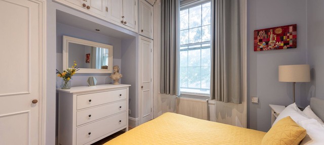 Stunning Bright flat