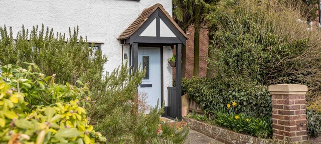Stunning character 2bed Cottage in St Albans Wifi