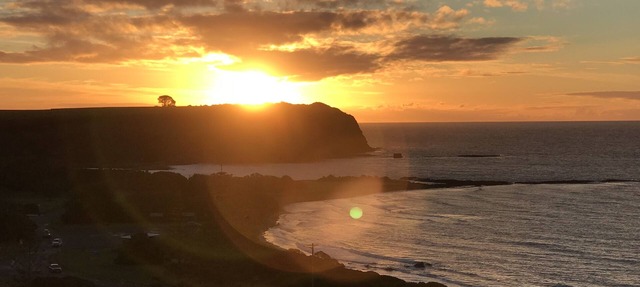 Stunning Coles Beach with amazing ocean views and short stroll to the beach.