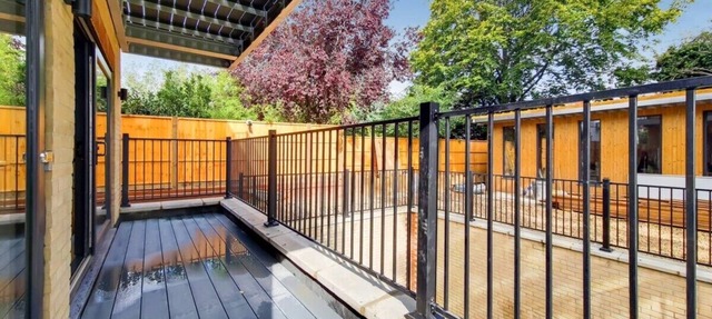Stunning Ealing Common Apartment