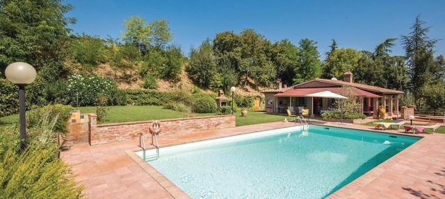 Stunning home in Monte San Savino (AR) with WiFi