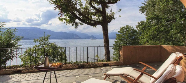 Stunning Lakefront Villa With Amazing Views