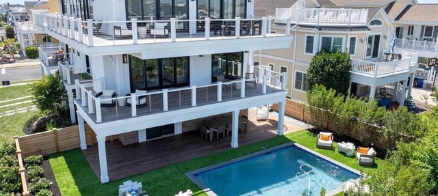 STUNNING NEW CONSTRUCTION 6 BEDRMS, 6.5 BATHS, SLEEPS 16 STEPS TO BEACH