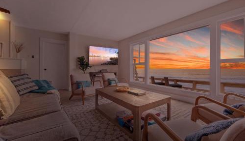 Stunning Oceanfront Villa - Massive Patio, Hot Tub, Parking, Pet Friendly & Views!