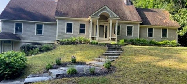 Stunning private Country home in Arlington, VT!