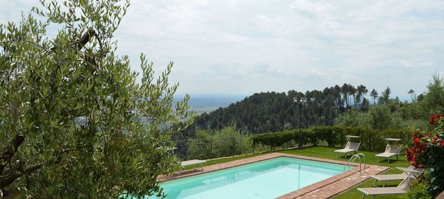 Stunning private villa with A/C, WIFI, private pool, TV, terrace and panoramic view, close to Lu.