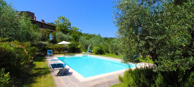 Stunning private villa for 4 guests with WIFI, A/C, private pool and TV, close to Arezzo