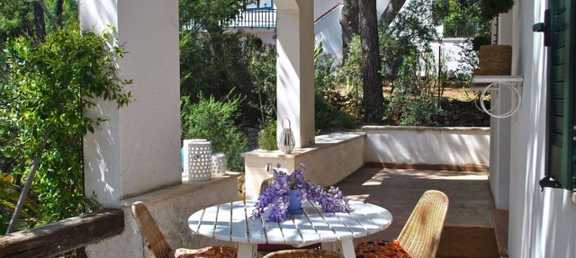 Stunning private villa for 6 guests with A/C, WIFI, patio and pets allowed