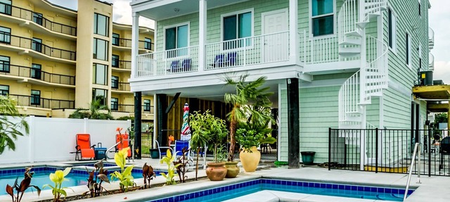 STUNNING PROPERTY 2 POOLS+SPAS 22bd/20b 350FT to BEACH+INDOOR+OUTDOOR GATHERING!