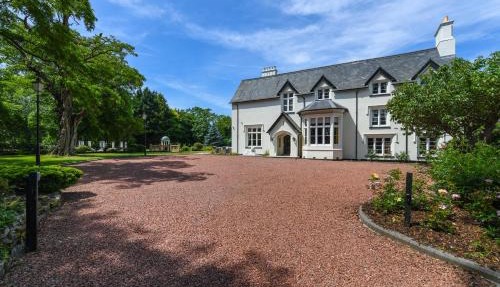 Stunning Rectory in Countryside with Hot Tub