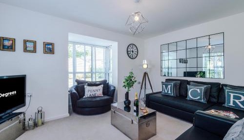 Stunning Riverside 3-Bed Home by 53 Degrees Property in Manchester with Garden & FREE Parking!