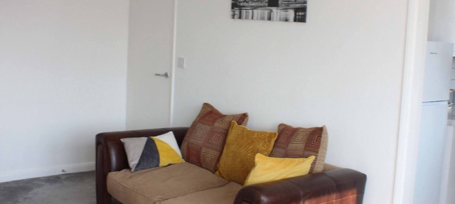 Stunning Spacious Contemporary 2 Bedroom Flat near Heathrow Airport