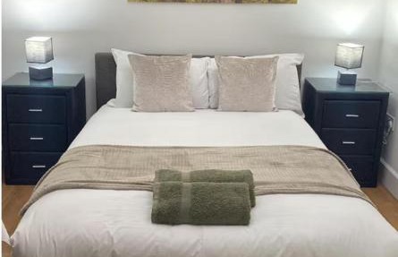 Stunning Studio2, Banstead with free off st parking
