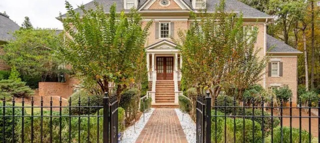 Stunning Upscale Flat retreat with Impressive Amenities