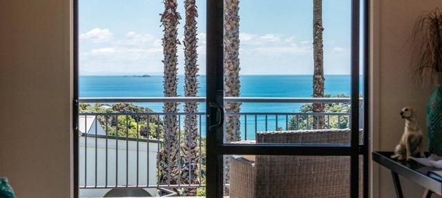 STUNNING VIEWS FROM THIS 2 BEDROOM COTTAGE IN PALM BEACH
