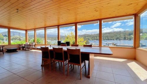 Stunning Water front view House at Kettering