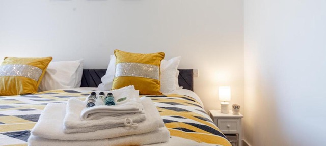 Stylish 2 bed Flat in London with River Thames views Access to boat rides into London-Near O2 Arena and Excel, Fast Wi-Fi, Free Parking, Excellent links Elizabeth and Southeastern Train Line