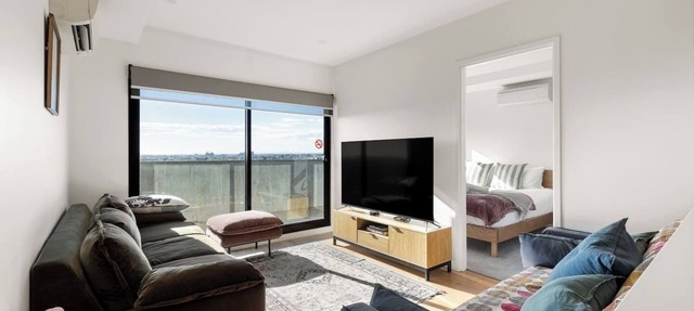Stylish 2-Bedroom Preston Apartment Near Transport