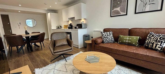 Stylish 2BR Apt Bracknell | Near Ascot