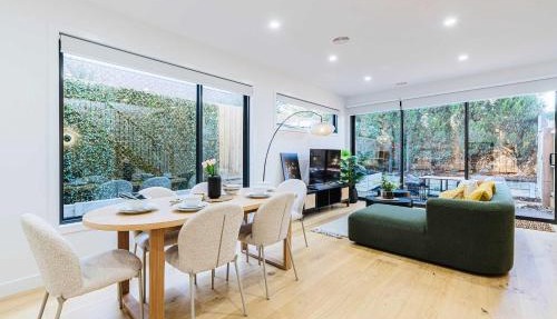 Stylish 4BR Family Townhouse with Private Courtyard