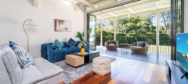Stylish 6BR Strathfield House – Tennis & Fun Games