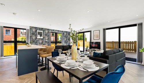 Stylish Abodes in Leeds - Sleeps 18