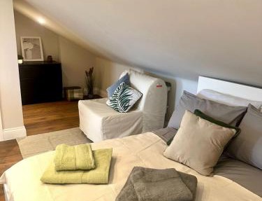 Stylish Bright loft Studio in Ealing