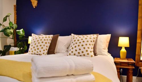 Stylish centrally-located studio with parking