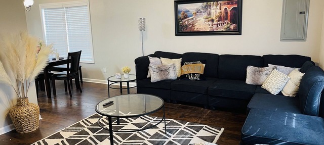 Stylish & Cozy 3bed Retreat with modern amenities!