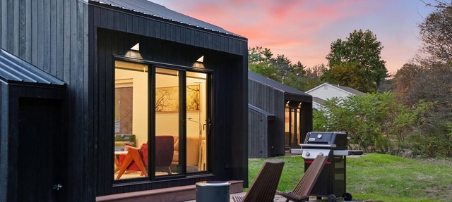 Stylish Designer Loft And Adventure Hub With EV Charger Near Woodstock & Okemo