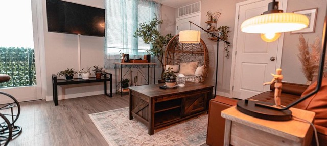 Stylish Pet Friendly Space w Balcony, Gym, Pool